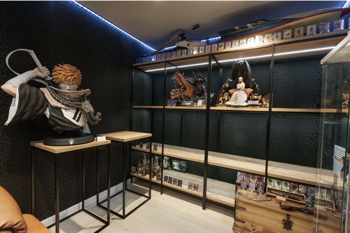 EXPOSITOR_ESTANTERIA_VITRINA_MUEBLES_A_MEDIDA_BARCELONA_NOUMOBEL_CARLOS_TERCERO_02