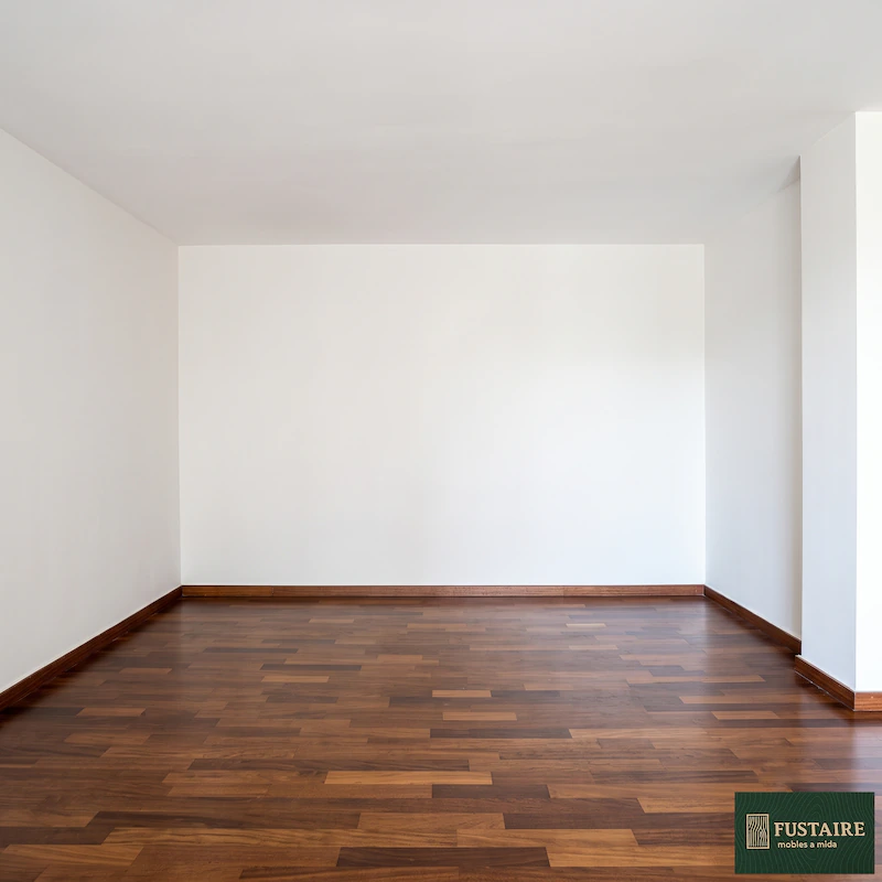 Habitación vacía preparada para la instalación de un armario empotrado a medida en Barcelona por Fustaire