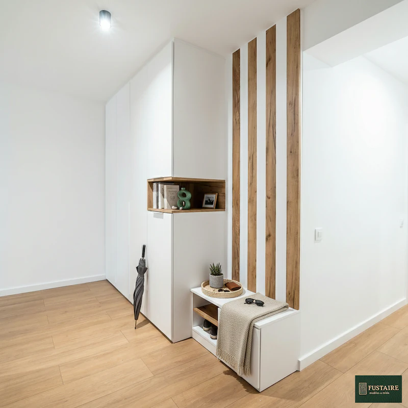 Mueble recibidor estrecho a medida con zapatero en Sant Andreu